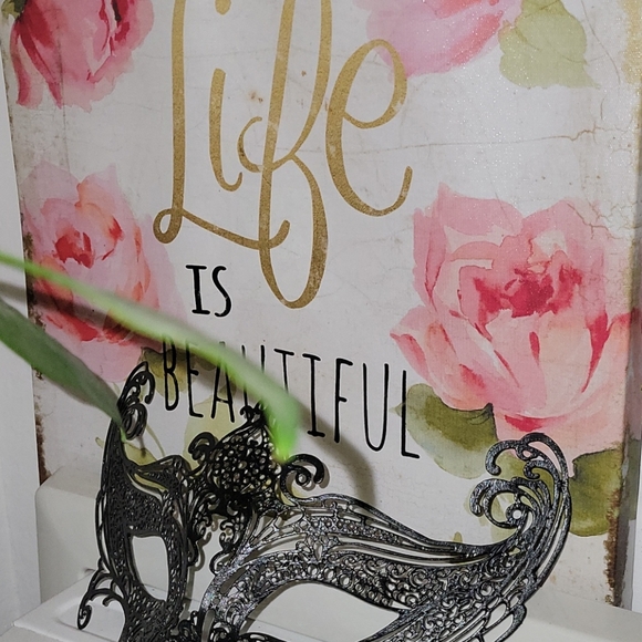 A one Of a kind wall hanging - Picture 2 of 2